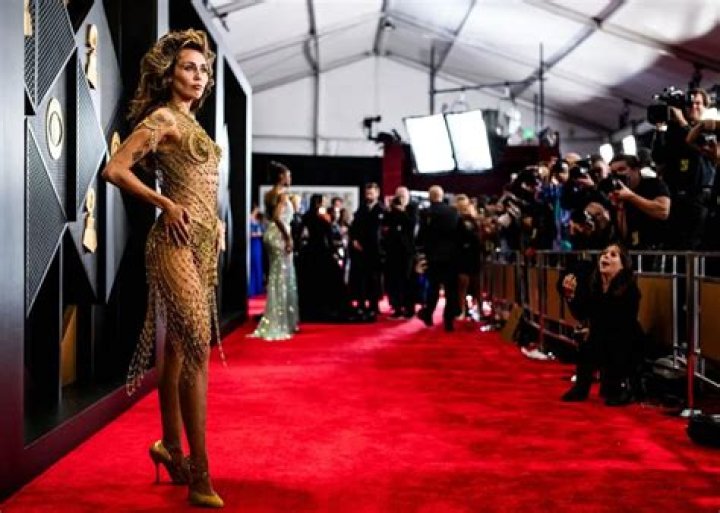 10 Celebrities Who Completely Disappeared from the Spotlight