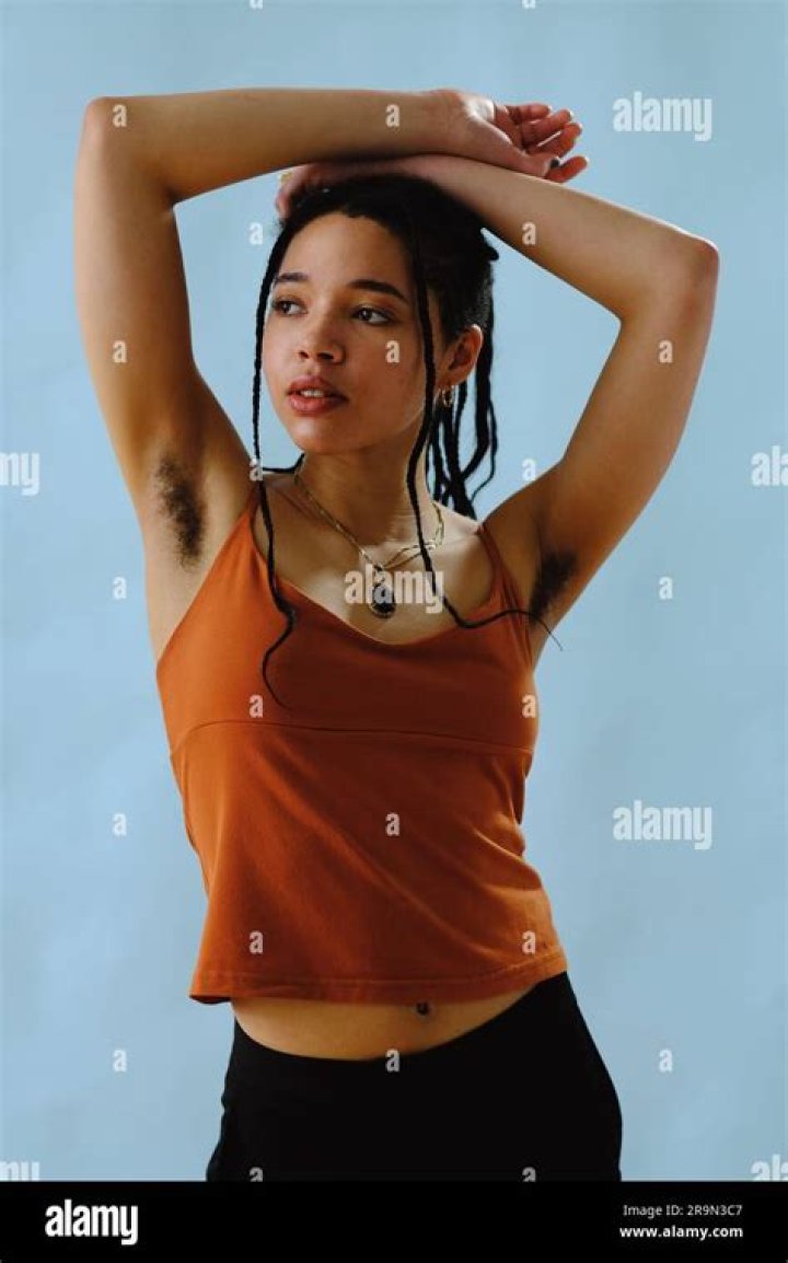 25 gutsy female celebrities who chose not to shave! (armpit hair)