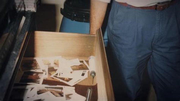 A Graphic Look Inside Jeffrey Dahmer Dresser Drawer Photos And Videos