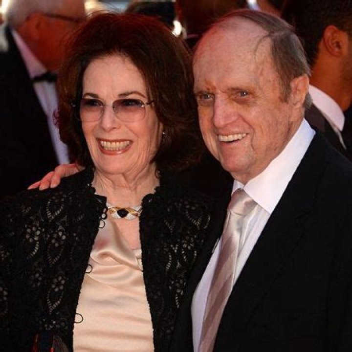 About Ginny Newhart married life, net worth, bio, height, and weight.