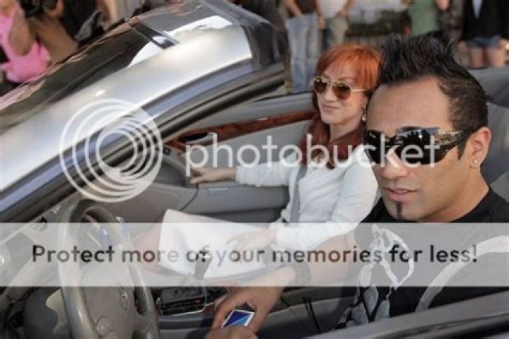 	Adnan Ghalib knifed, his paparazzi agency blames online commenters	