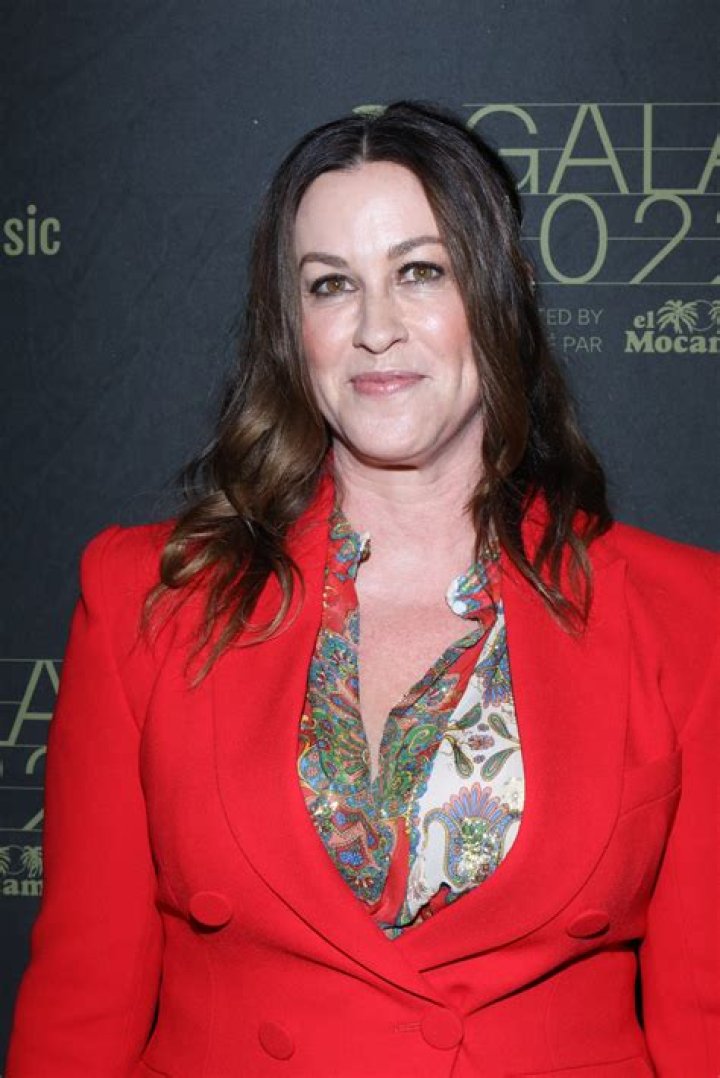 Alanis Morissette Net Worth - Wiki, Age, Weight and Height, Relationships, Family, and More