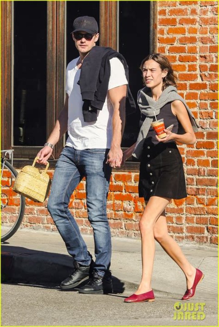 Alex Skarsgard & Alexa Chung broke up, now he’s being set up on blind dates