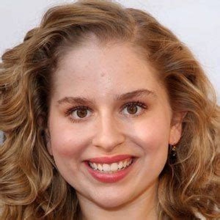 Allie Grant Bio (Wiki) 