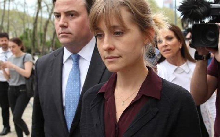 Allison Mack Net Worth - Wiki, Age, Weight and Height, Relationships, Family, and More