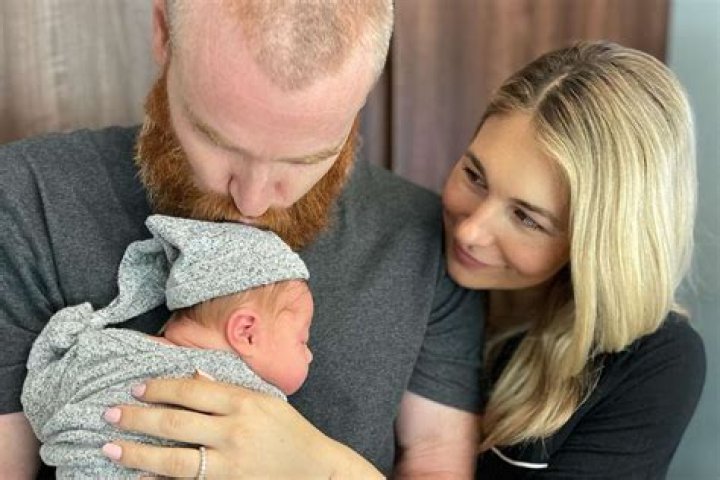 Amanda Hornick is pregnant, expecting her first baby with husband Wes Bergmann 
