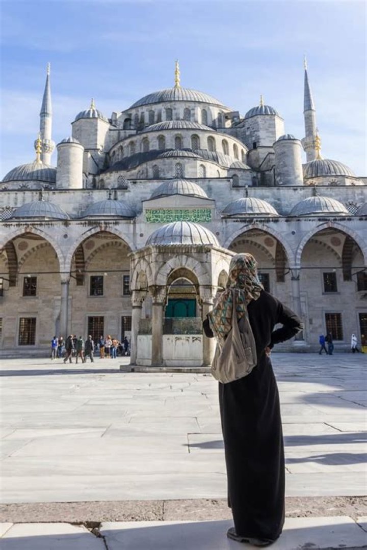 Amber Heard was criticized for what she wore (and didn’t wear) to an Istanbul mosque