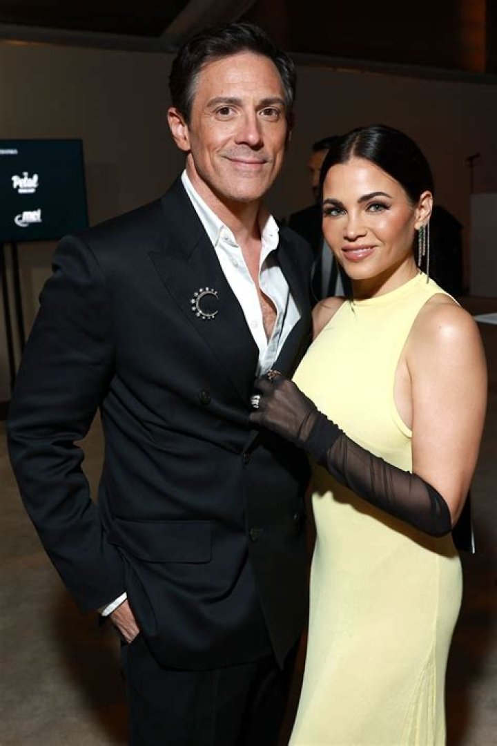 American actor, Steve Kazee is now dating Jenna Dewan who is ex- wife of Channing Tatum.