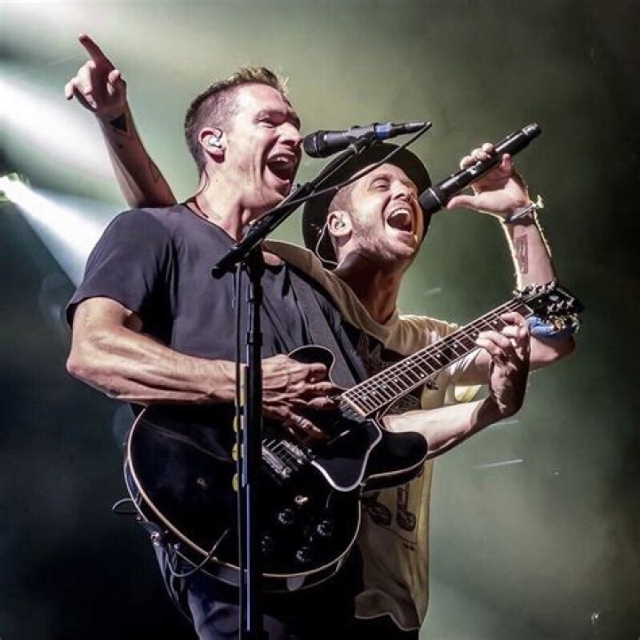 American Musician Zach Filkins's Net Worth! Know His Wife, Family, Guitar, Instagram, Lindsey Filkins, & More. wife, height,instagram, lindsey filkins,guitar solo