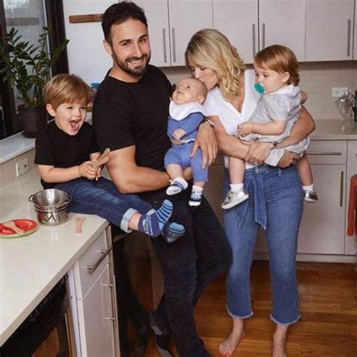 American TV Host Sara Haines and her hubby Max Shifrin blissful marital status! Also know about their children