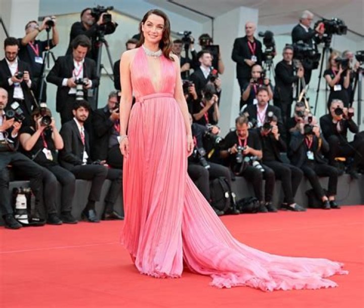Ana de Armas wore Louis Vuitton to the ‘Blonde’ Venice premiere: Marilyn-esque?