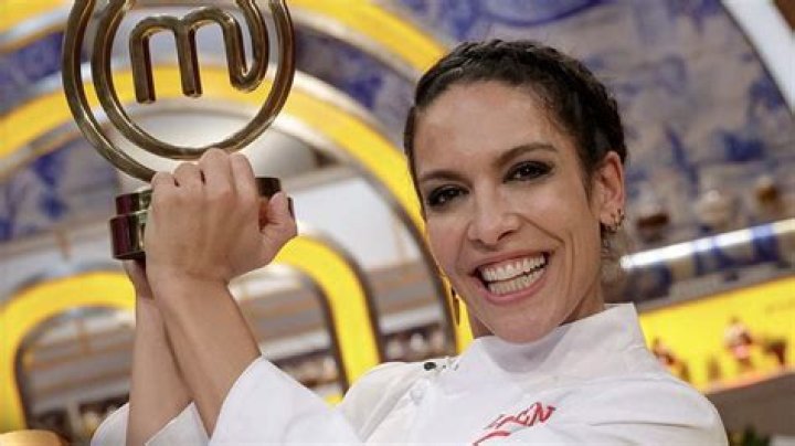 Ana Pau Castell - Age, Family, Bio