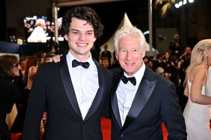Anderson Cooper Says Richard Gere Made Him Realize His Sexuality!