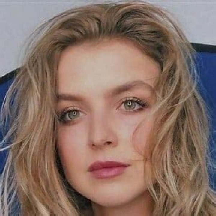 Anna Grace Barlow Bio (Wiki) 