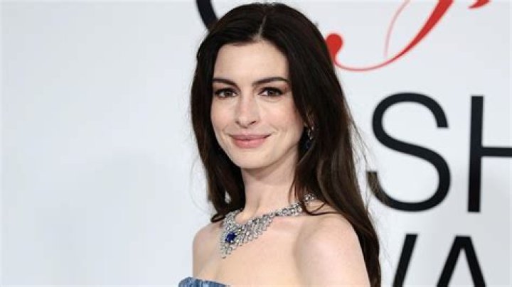 Anne Hathaway sings in the first ‘Les Miserables’ trailer: how does she sound?
