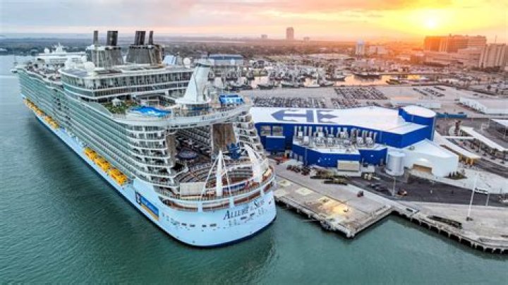 Asia Cruise - Age, Family, Bio