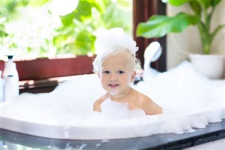 At what age should kids bathe alone?