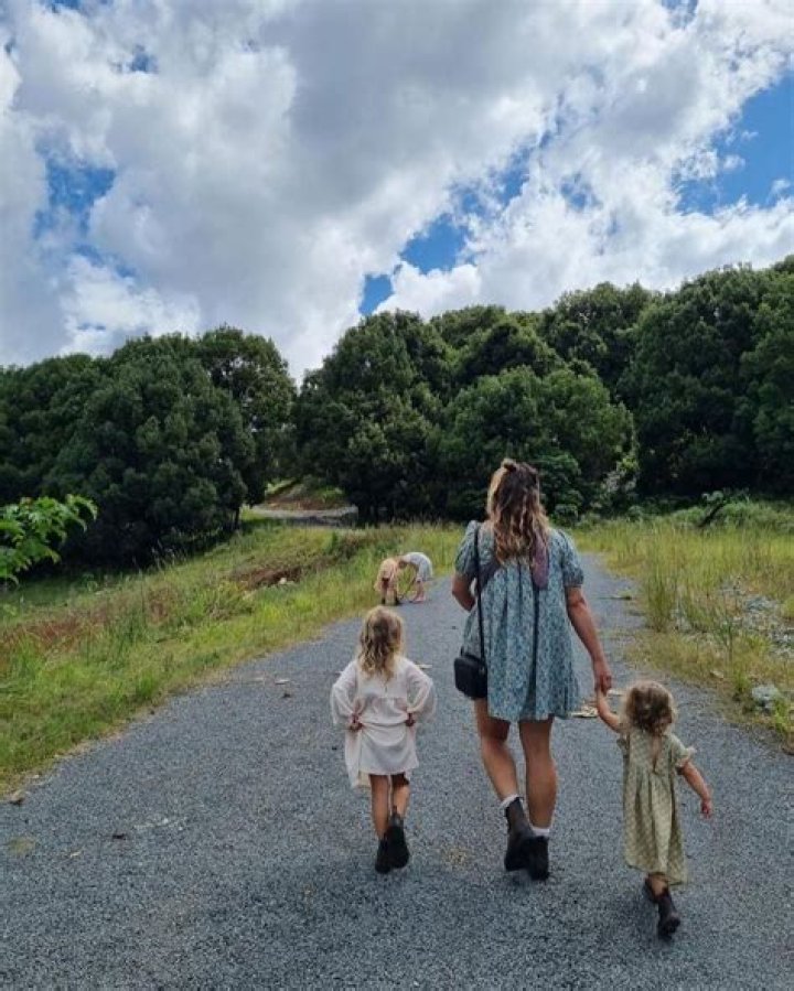 Australian Naturopath, Chloe Pacey Is In Five-Year-Relationship With Brenton Thwaites; Shares Two Children