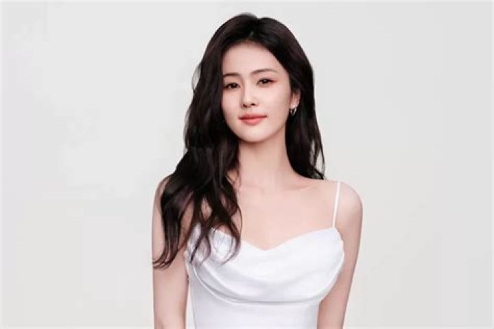 Bai Lu Bio (Wiki) 