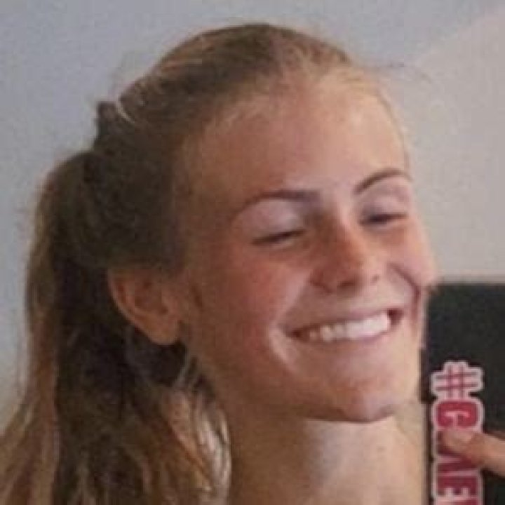 Bella Horiszny - Age, Family, Bio