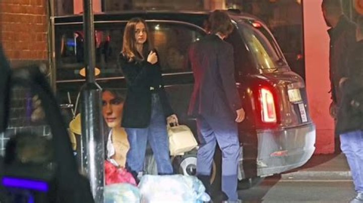 Ben Affleck & Ana de Armas spotted walking her dog, at least they didn’t go shopping