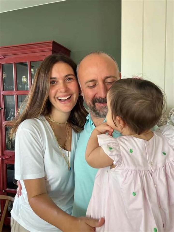 Berguzar Korel - Age, Family, Bio