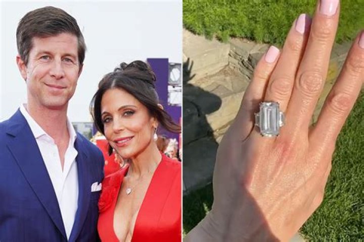 Bethenny Frankel Spotted With A Huge Diamond Ring; Speculations of Frankel Getting Engaged To Paul Bernon!