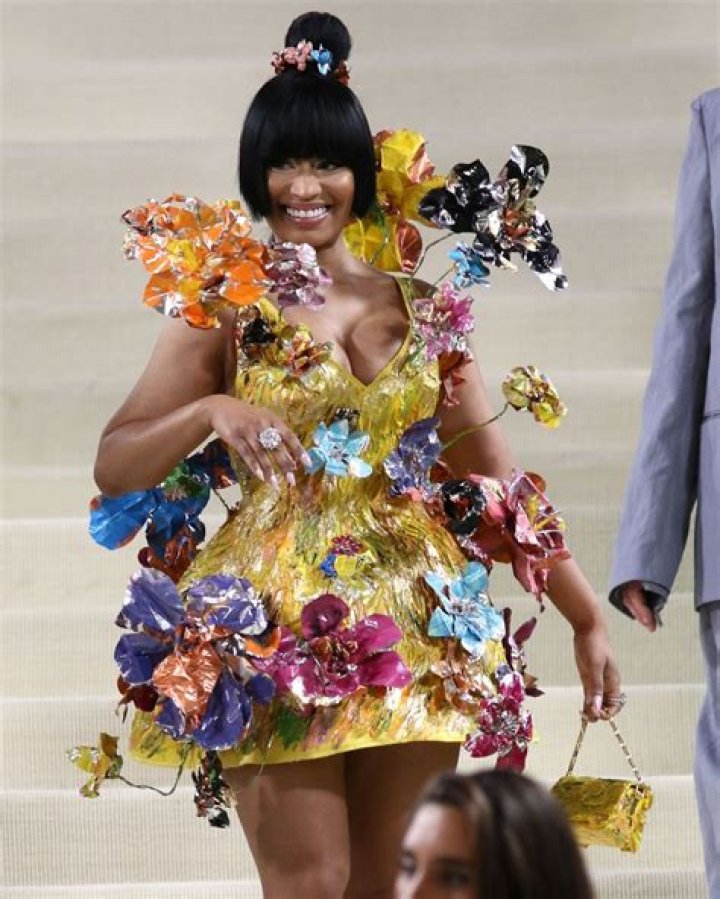 bitchy | Nicki Minaj stuns in floral Marc Jacobs dress arriving at Marc Jacobs fashion show for NYFW