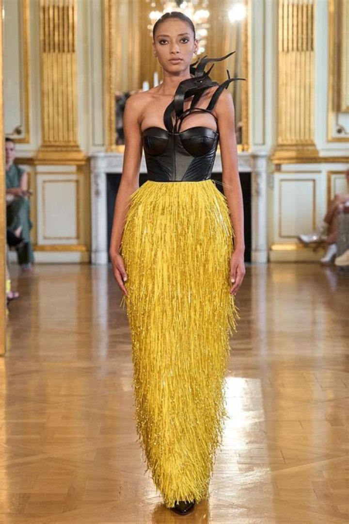 bitchy | Schiaparelli : Outside Arrivals – Paris Fashion Week – Haute Couture Spring/Summer 2024