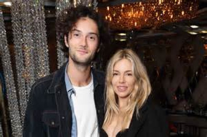 bitchy | Sienna Miller and boyfriend Oli Green arrive at Anna Wintour’s house for a pre-met gala dinner