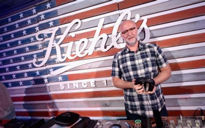 Bob Mould Net Worth - Wiki, Age, Weight and Height, Relationships, Family, and More
