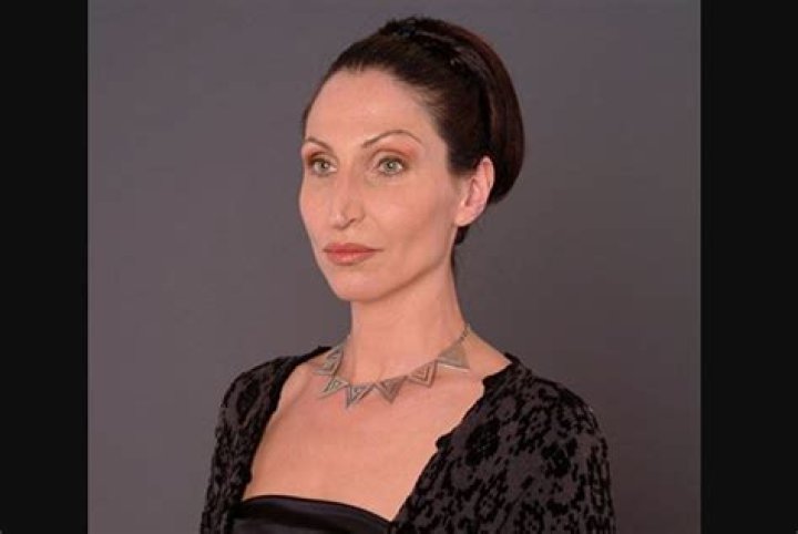 Bonnie Aarons Bio (Wiki) 
