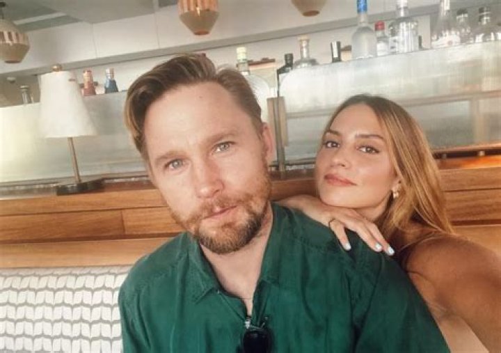 Brian Geraghty is not Married to Wife. Dating Girlfriend: Genesis Rodriguez.