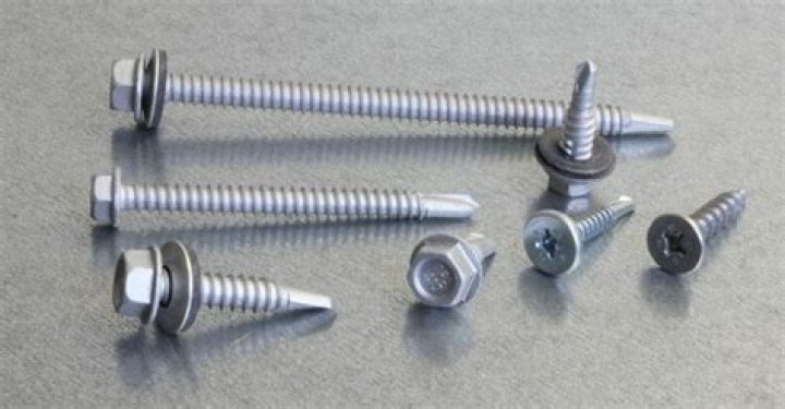 Can I use stainless steel screws with aluminum?