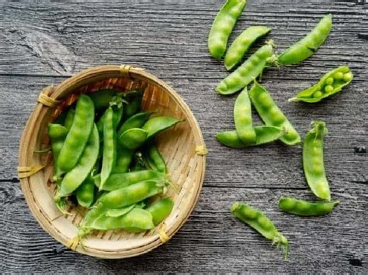 Can you eat the peas from sweet peas?