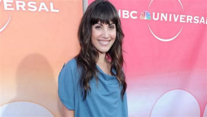 Carly Pope Bio (Wiki) 