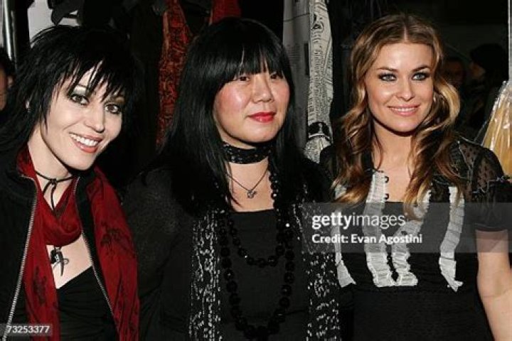 Carmen Electra says she’s “just friends” with Joan Jett