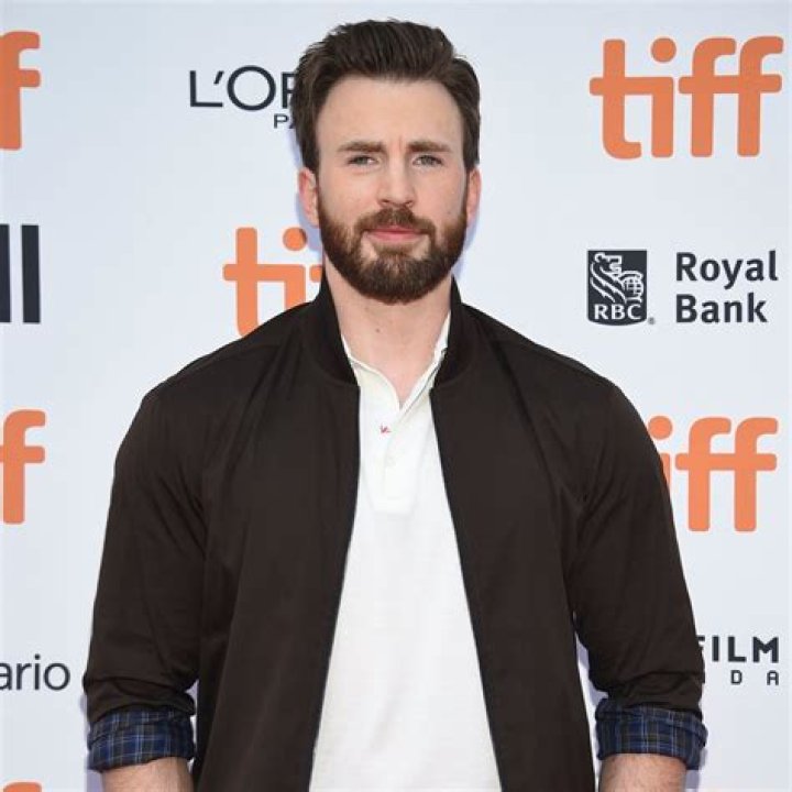Chris Evans: “I like women who get emotional about babies and puppies”