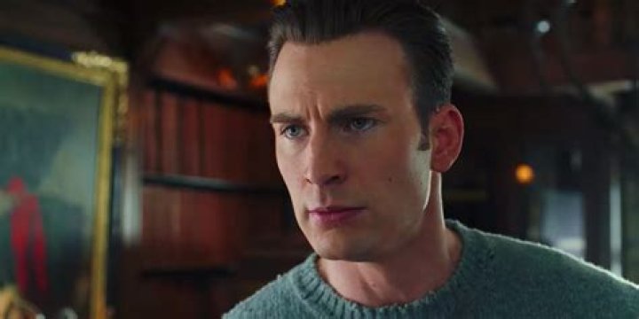 Chris Evans loved Twitter fans’ random acrylics & bonnets meme