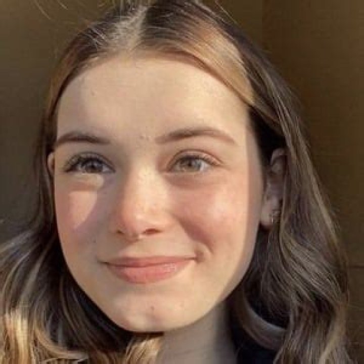 Croissant Woman - Age, Family, Bio