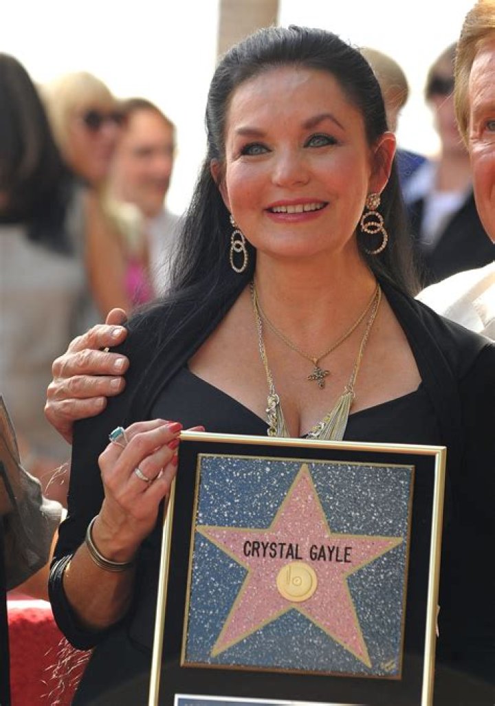 Crystal Gayle height: How tall is Crystal Gayle?