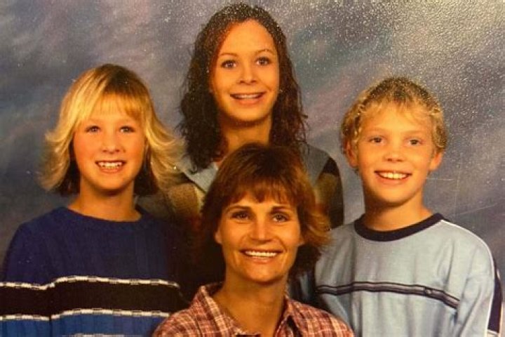 Dallas Clayton Goedert - Age, Family, Bio