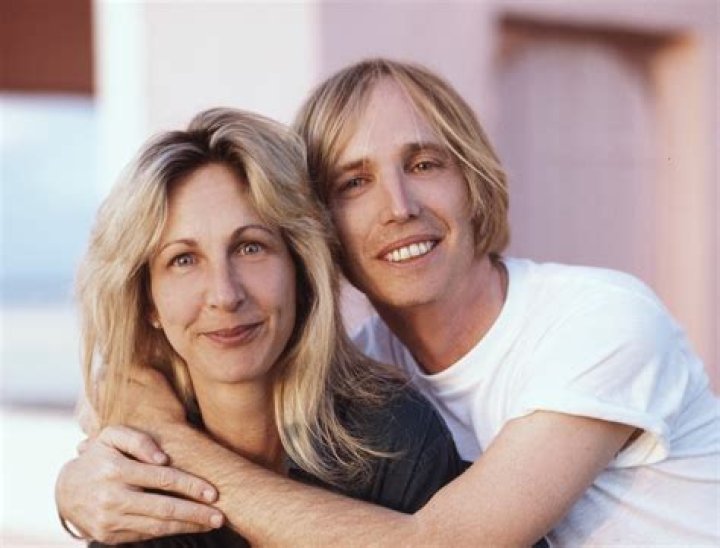 Dana York saved his husband, Tom Petty from a life of heavy drug addiction! Being his wife, she was through it all by his side!