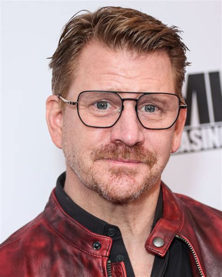 Dash Mihok Bio (Wiki) 