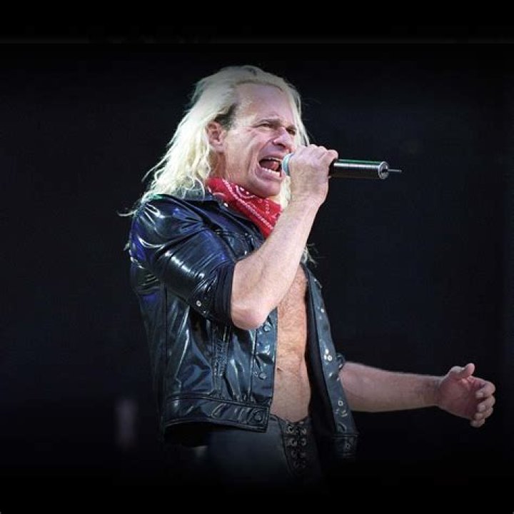 Dave Lee Bio (Wiki) 