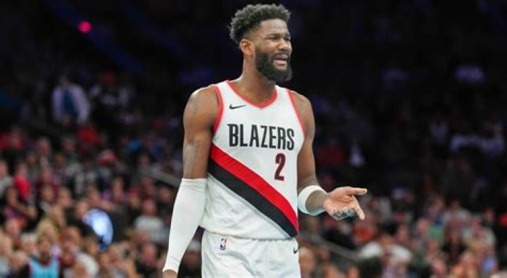 Deandre Ayton salary and net worth