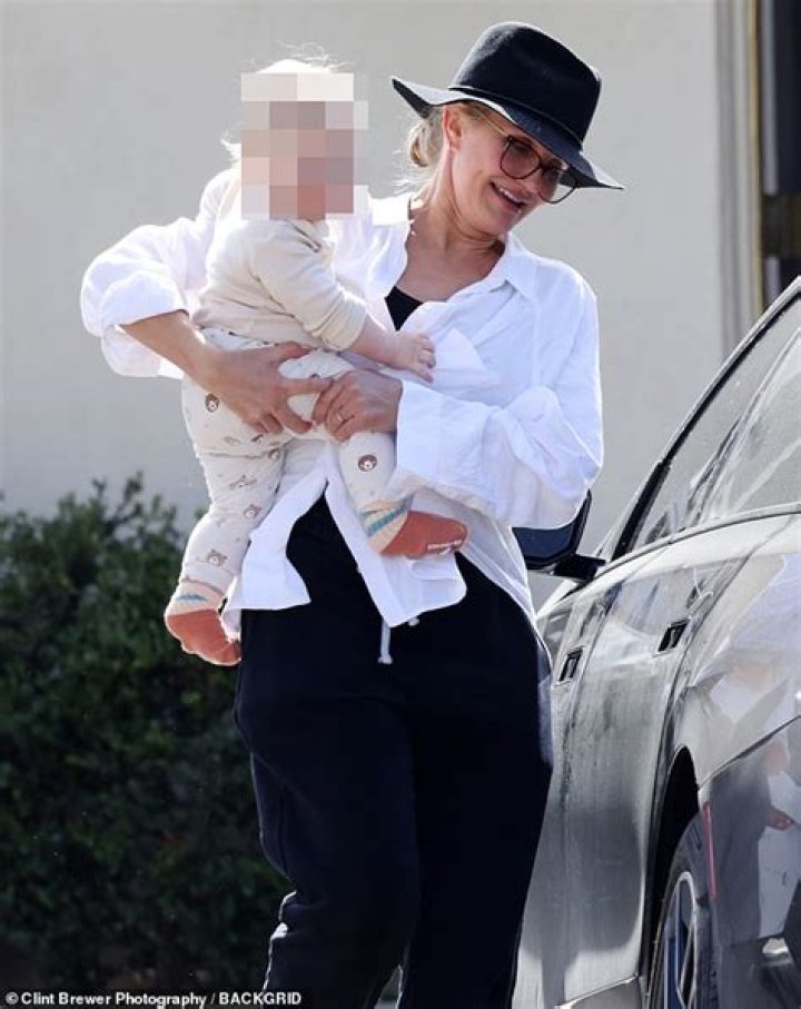 Did Ryan Philippe’s pregnant ex set him up to get papped with her?