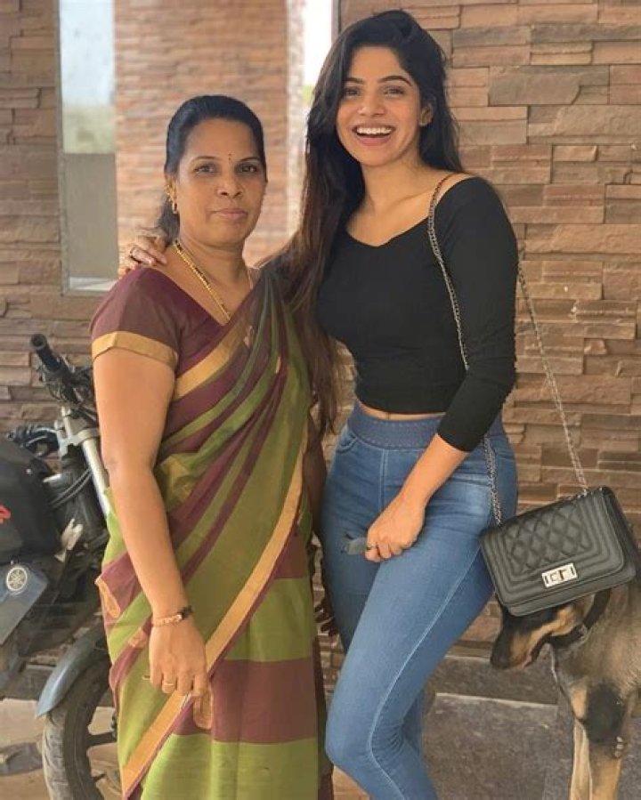 Divya Bharathi - Age, Family, Bio