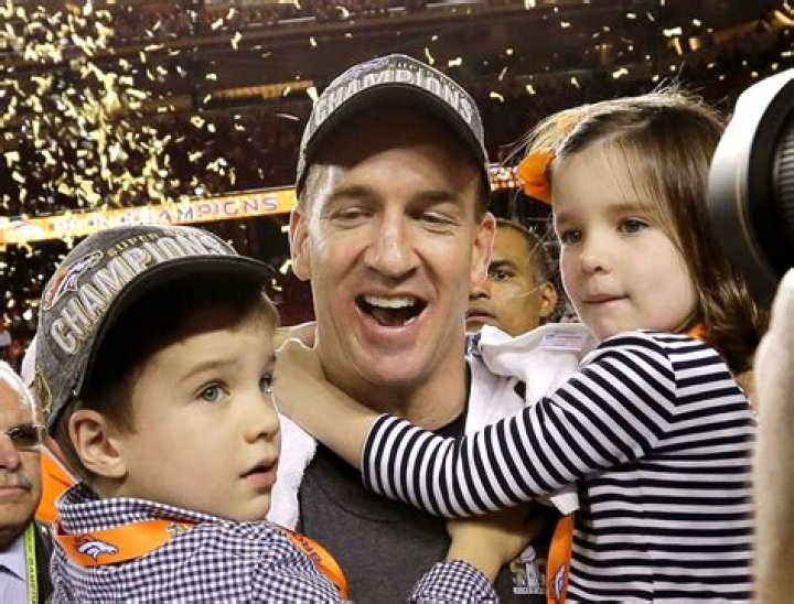 Does Eli Manning have a son?