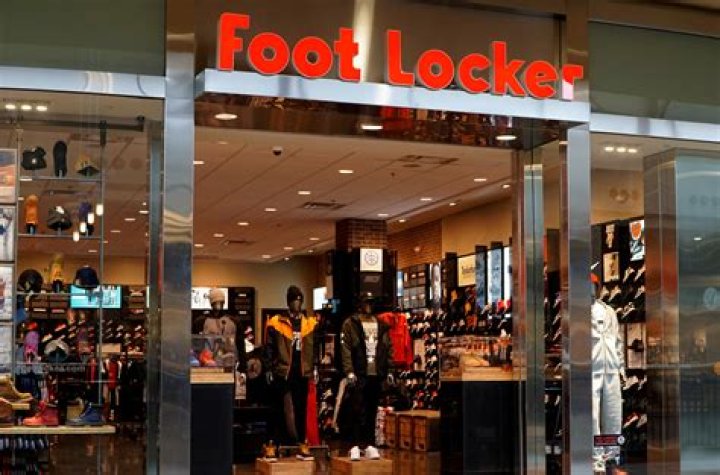 Does Foot Locker hire at 16?